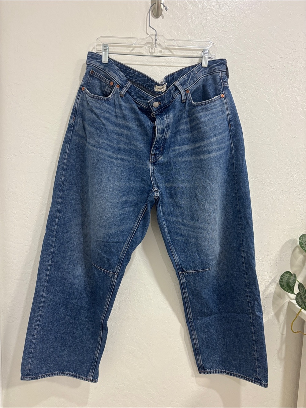 Madewell Darted Barrel Jeans - Blue Wash